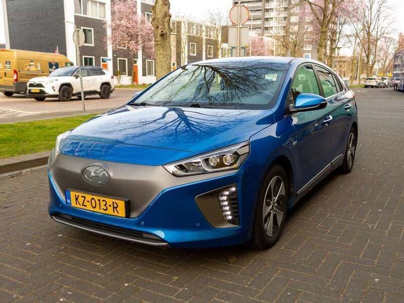 Blauw Gebruikt 2017 Hyundai Ioniq Premium Sedan | € 13.500 (Eerlijke prijs) - Afbeelding 1/4