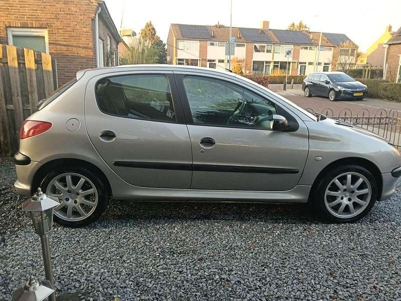 Occasion Peugeot 206 75 PK (55 kW) 2004 Grijs Hatchback