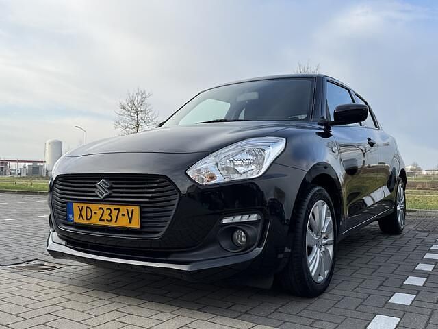 Zwart Occasion 2018 Suzuki Swift Hatchback | € 13.450 (Eerlijke prijs) - Afbeelding 1/4