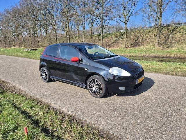 Occasion Fiat Grande Punto 78 PK (57 kW) 2008 Zwart Hatchback