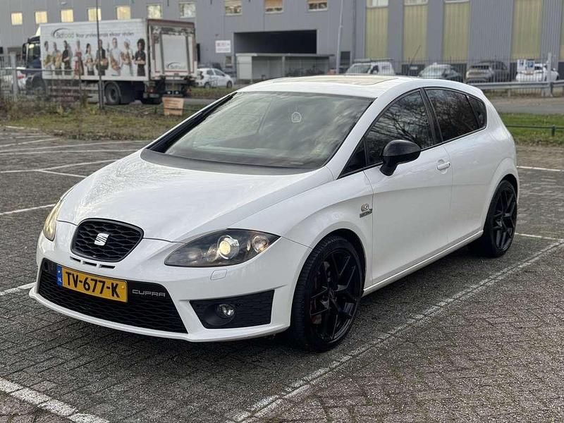 Wit Gebruikt 2009 Cupra Leon MPV | € 10.500 - Afbeelding 1/4