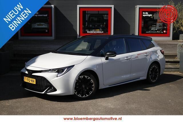 Grijs Gebruikt 2023 Toyota Corolla Sport Stationwagen | € 29.900 (Eerlijke prijs) - Afbeelding 1/4