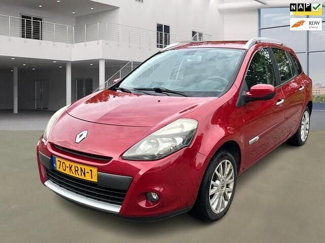 Rood Gebruikt 2010 Renault Clio GrandTour Dynamique Stationwagen | € 2.695 (Eerlijke prijs) - Afbeelding 1/4