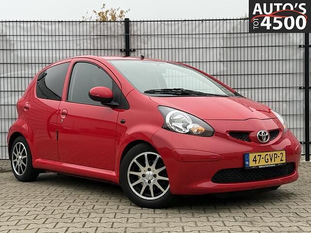 Rood Gebruikt 2008 Toyota Aygo Hatchback | € 2.250 (Goede deal) - Afbeelding 1/4
