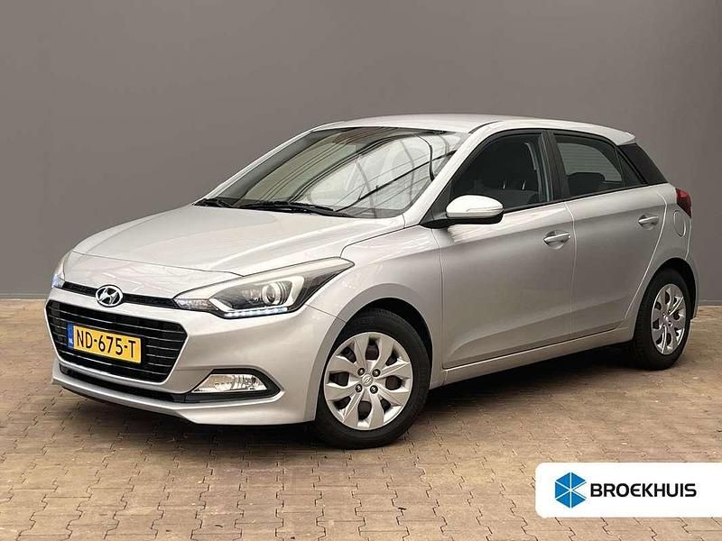 Grijs Gebruikt 2017 Hyundai i20 Comfort Hatchback | € 11.400 (Eerlijke prijs) - Afbeelding 1/4