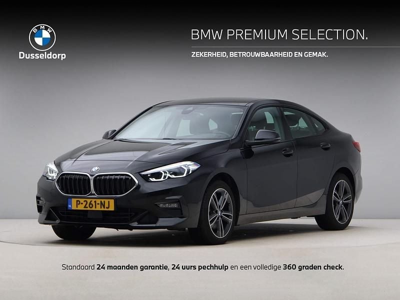 Saphirschwarz metallic (donker zwart metallic) Gebruikt 2022 BMW 218 Executive Coupé | € 27.450 (Goede deal) - Afbeelding 1/4