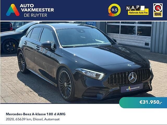 Zwart Gebruikt 2022 Mercedes A180 AMG line Hatchback | € 31.950 (Duur) - Afbeelding 1/4