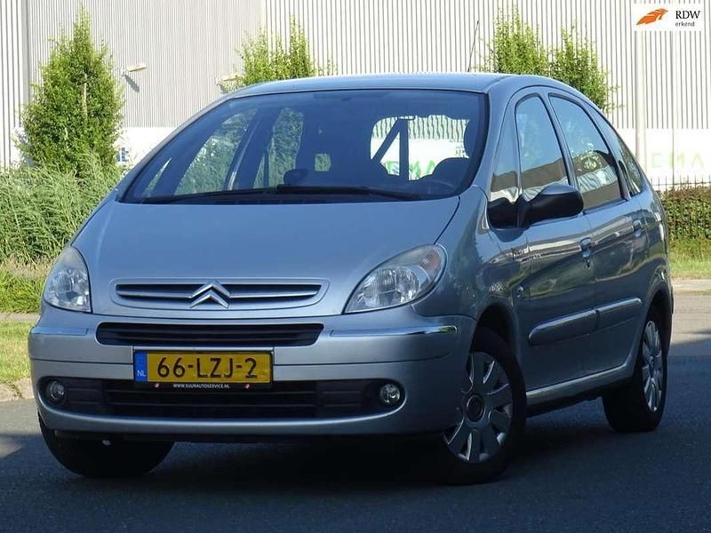 Grijs Gebruikt 2006 Citroën Xsara Picasso MPV | € 1.499 (Eerlijke prijs) - Afbeelding 1/4