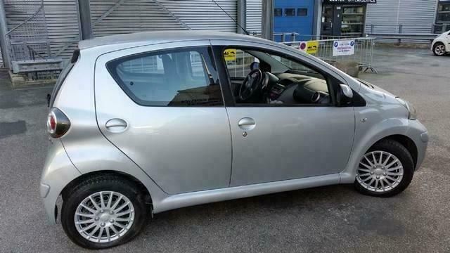 Occasion Toyota Aygo 68 PK (50 kW) 2009 Zilver Hatchback