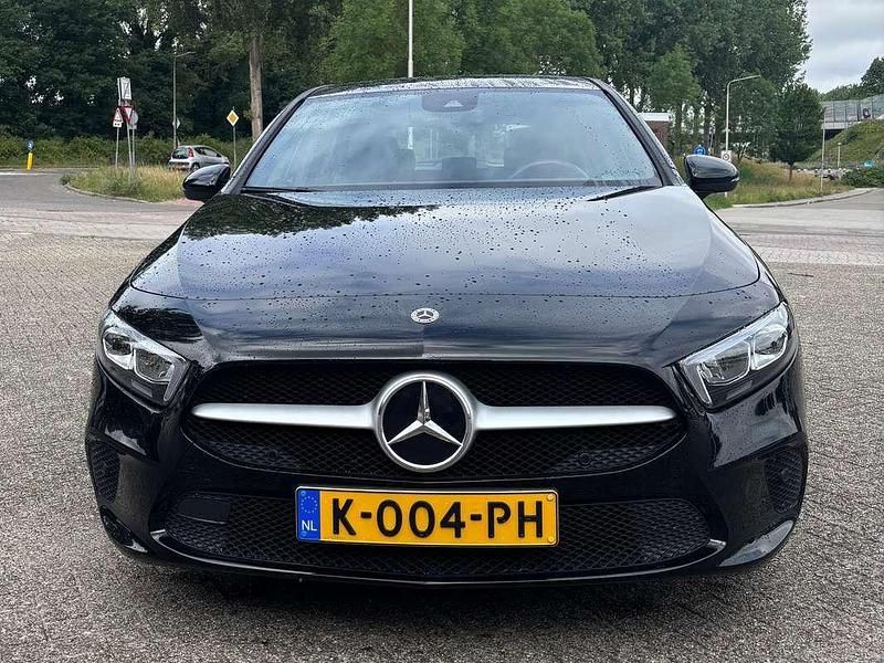 Zwart Gebruikt 2021 Mercedes A180 Hatchback | € 27.500 (Goede deal) - Afbeelding 1/4