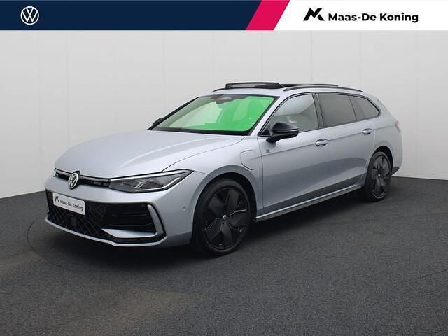 Grijs Gebruikt 2024 VW Passat R-line Stationwagen | € 49.640 - Afbeelding 1/3