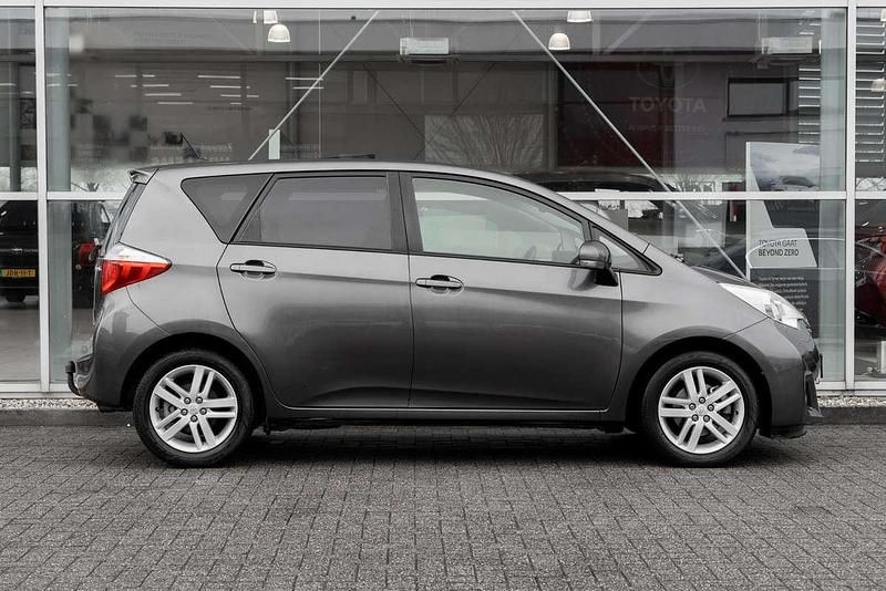 Occasion Toyota Verso-S 99 PK (72 kW) 2014 Grijs MPV