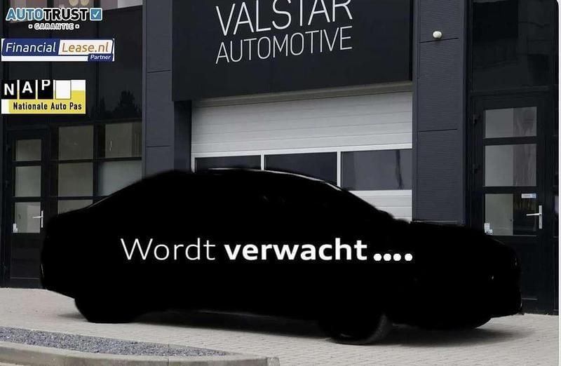 Wit, metallic lak Gebruikt 2016 Lexus RC300h Sport Line Coupé | € 25.950 (Eerlijke prijs) - Afbeelding 1/4