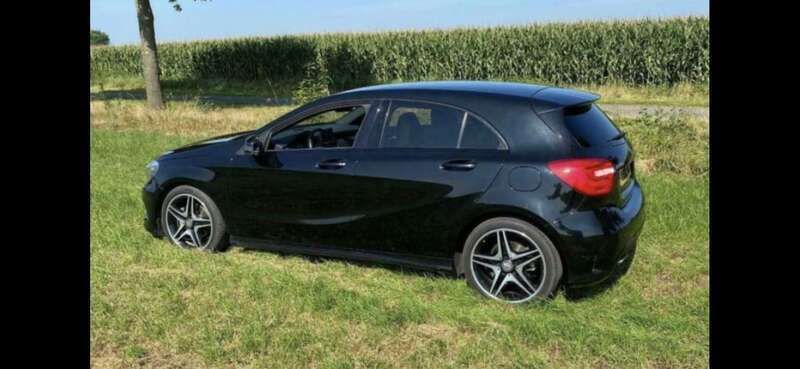 Zwart Gebruikt 2014 Mercedes A180 Hatchback | € 13.000 (Eerlijke prijs) - Afbeelding 1/4