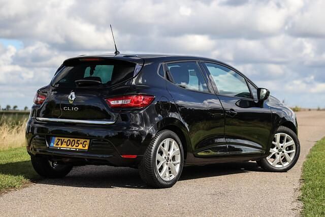 Zwart Gebruikt 2018 Renault Clio IV LIMITED Hatchback | € 8.940 (Eerlijke prijs) - Afbeelding 1/2