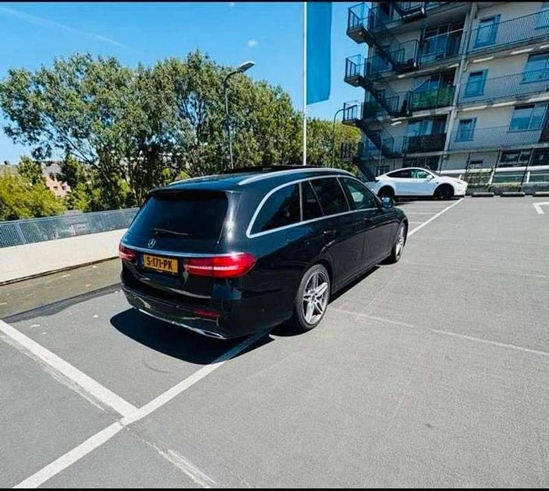 Gebruikt 2018 Mercedes E220 Edition Stationwagen | € 20.500 - Afbeelding 1/4