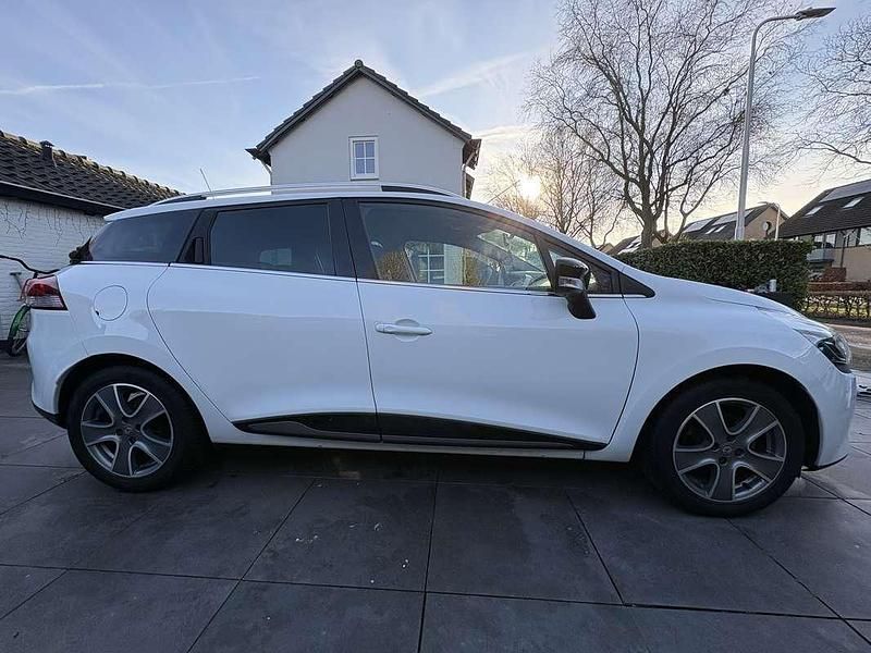 Occasion Renault Clio GrandTour Night&Day 90 PK (66 kW) 2015 Wit Stationwagen