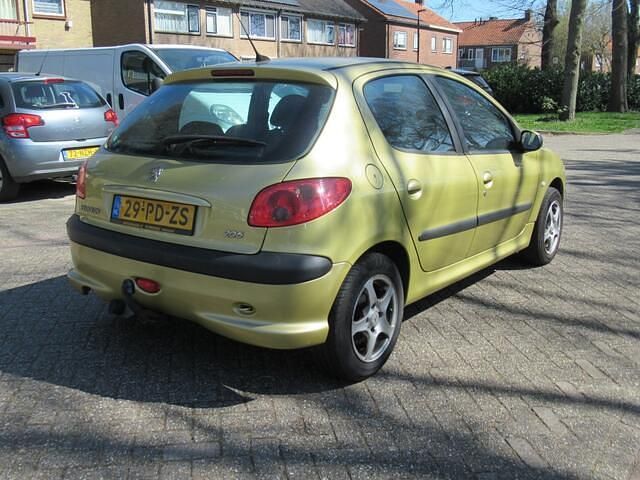 Occasion Peugeot 206 89 PK (65 kW) 2004 Goud Hatchback