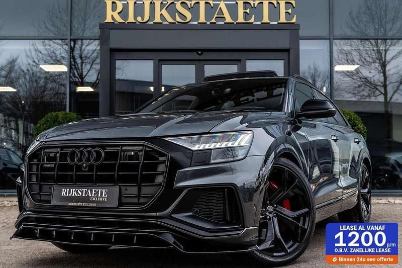 Grijs Occasion 2021 Audi Q8 S-Line SUV | € 74.900 - Afbeelding 1/4