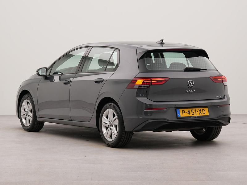 Occasion VW Golf VIII Life 110 PK (80 kW) 2022 Grijs Hatchback