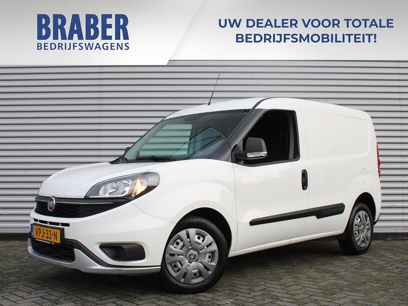 Wit Gebruikt 2022 Fiat Doblò Trekking MPV | € 12.442 (Eerlijke prijs) - Afbeelding 1/4