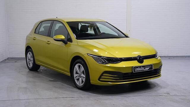Occasion VW Golf VIII Business 131 PK (96 kW) 2023 Geel Hatchback