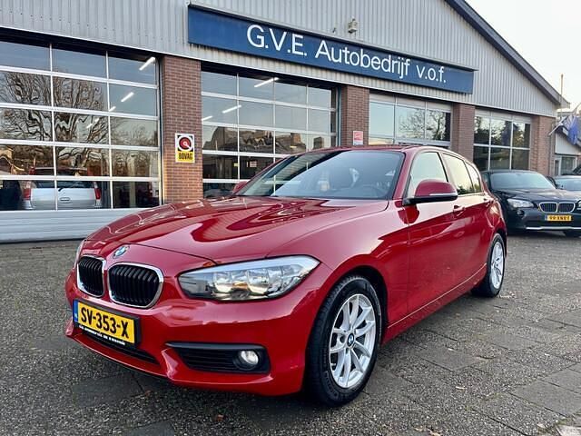 Rood Gebruikt 2018 BMW 120 Comfort Edition Hatchback | € 13.850 - Afbeelding 1/4