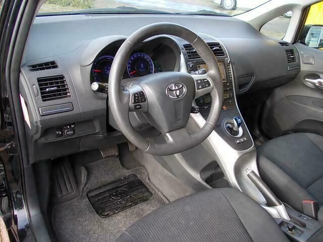 Occasion Toyota Auris 99 PK (72 kW) 2011 Zwart, metallic lak Hatchback