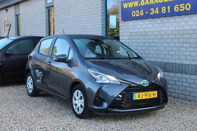 Occasion Toyota Yaris Hybrid 2017 Grijs (metallic) Hatchback