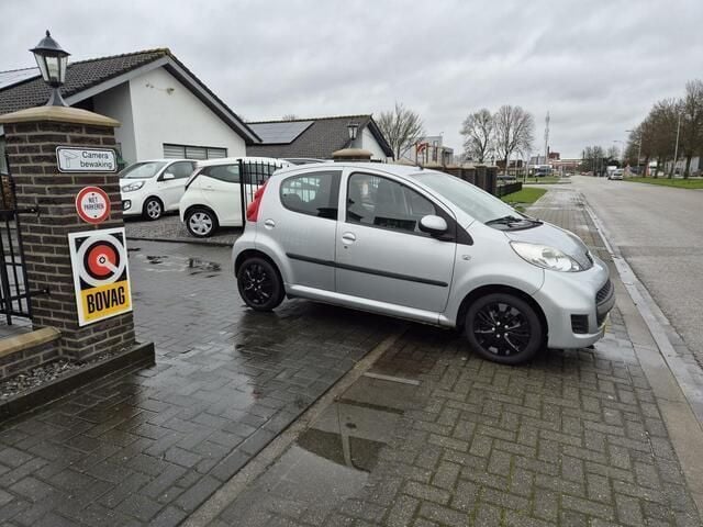 Occasion Peugeot 107 68 PK (50 kW) 2012 Grijs Hatchback