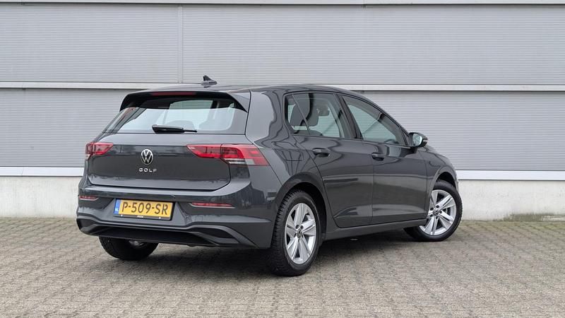 Occasion VW Golf VIII Life 110 PK (80 kW) 2022 Grijs Hatchback