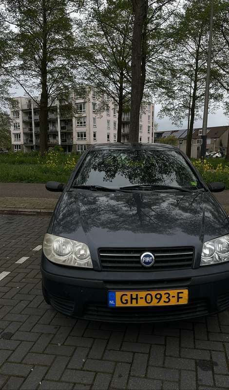 Grijs Gebruikt 2004 Fiat Punto Active Hatchback | € 1.250 (Eerlijke prijs) - Afbeelding 1/4