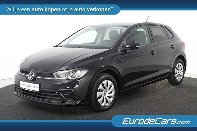Zwart (metallic) Gebruikt 2023 VW Polo Life Hatchback | € 21.500 (Goede deal) - Afbeelding 1/4