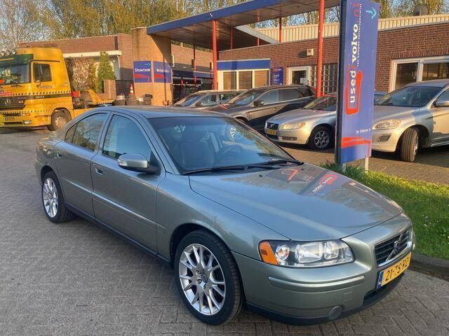 Groen Gebruikt 2007 Volvo S60 Sedan | € 4.950 (Iets duurder) - Afbeelding 1/4