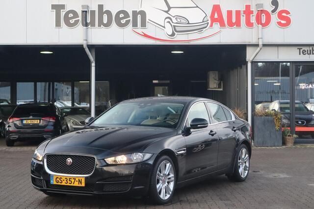 Zwart Gebruikt 2015 Jaguar XE Portfolio Sedan | € 9.985 (Eerlijke prijs) - Afbeelding 1/4