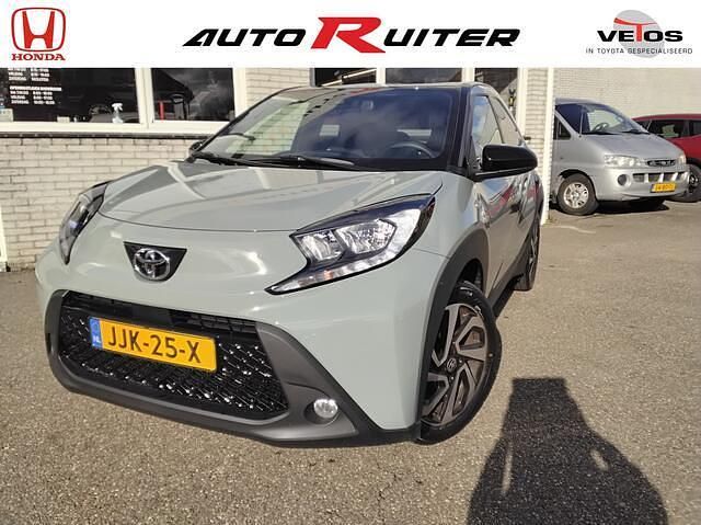 Groen Gebruikt 2024 Toyota Aygo X Play SUV | € 18.950 - Afbeelding 1/4