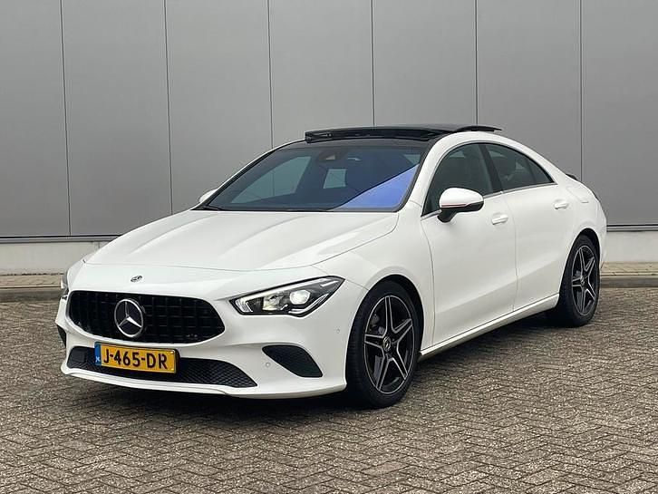 Wit Occasion 2020 Mercedes CLA180 Sedan | € 25.950 (Eerlijke prijs) - Afbeelding 1/4