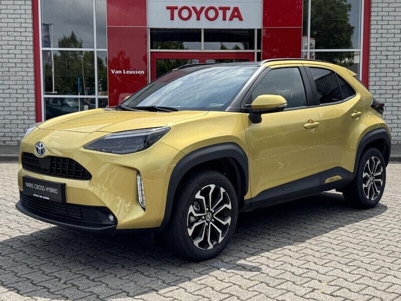Goud Gebruikt 2024 Toyota Yaris Cross Style SUV | € 30.400 (Eerlijke prijs) - Afbeelding 1/4