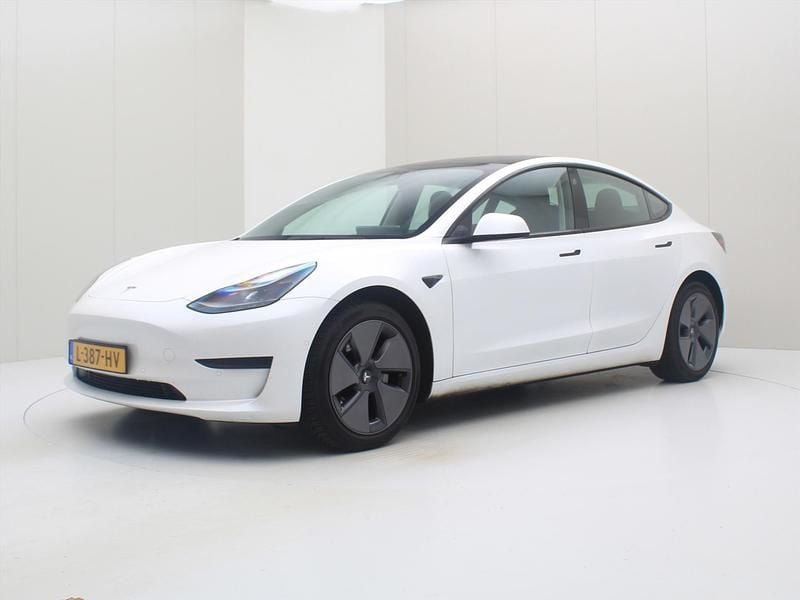 Wit Gebruikt 2021 Tesla Model 3 Standard Range Sedan | € 22.400 (Eerlijke prijs) - Afbeelding 1/4