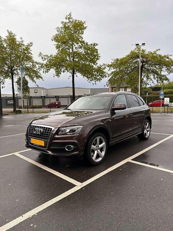 Bruin Gebruikt 2011 Audi Q5 SUV | € 12.345 (Duur) - Afbeelding 1/4