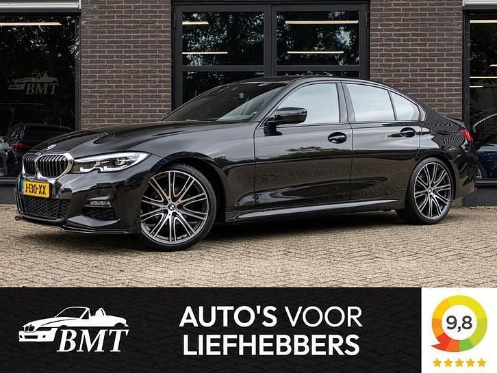 Zwart, metallic lak Gebruikt 2021 BMW 318 Executive Sedan | € 30.950 (Iets duurder) - Afbeelding 1/1