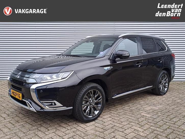 Zwart Occasion 2020 Mitsubishi Outlander Instyle SUV | € 24.995 (Iets duurder) - Afbeelding 1/4