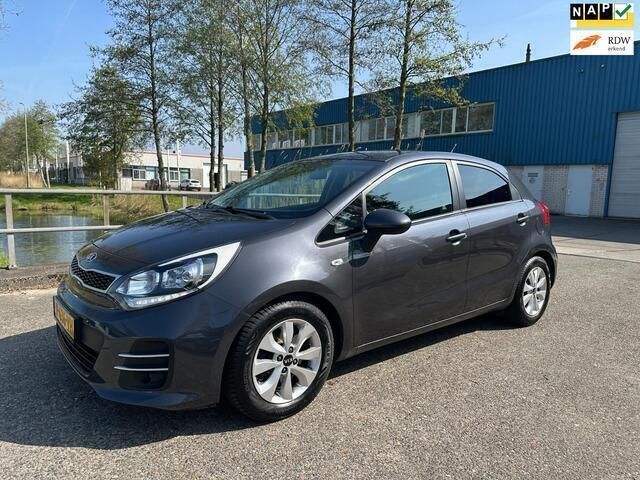 Grijs Gebruikt 2016 Kia Rio 2 Hatchback | € 8.750 (Eerlijke prijs) - Afbeelding 1/4