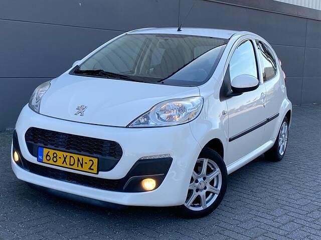 Wit Gebruikt 2012 Peugeot 107 Active Hatchback | € 2.950 (Eerlijke prijs) - Afbeelding 1/4