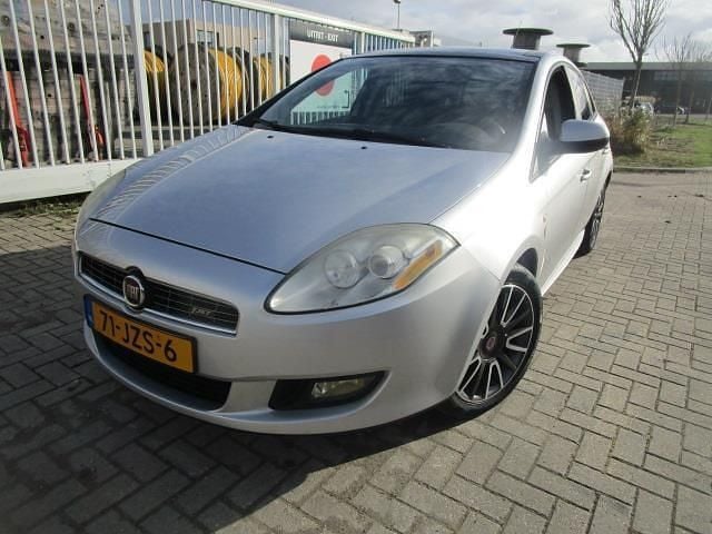 Grijs Gebruikt 2009 Fiat Bravo Sport Hatchback | € 3.250 (Eerlijke prijs) - Afbeelding 1/4