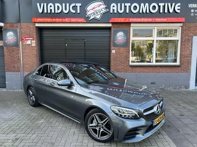Grijs, metallic lak Gebruikt 2019 Mercedes C200 Premium Plus Sedan | € 25.950 (Iets duurder) - Afbeelding 1/4