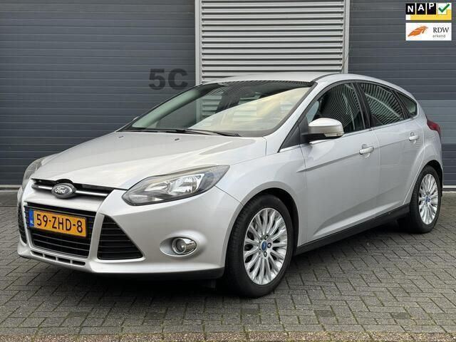 Grijs Gebruikt 2012 Ford Focus Hatchback | € 4.950 (Eerlijke prijs) - Afbeelding 1/4
