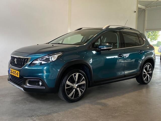 Groen, metallic lak Gebruikt 2018 Peugeot 2008 SUV | € 13.450 (Eerlijke prijs) - Afbeelding 1/4