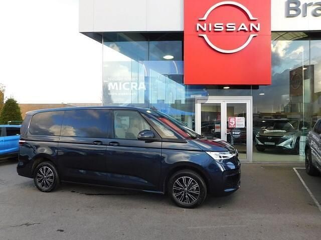 Grijs Gebruikt 2024 VW Multivan Style Van | € 49.900 - Afbeelding 1/4