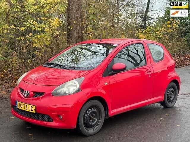 Rood Gebruikt 2007 Toyota Aygo Sport Hatchback | € 990 (Goede deal) - Afbeelding 1/4